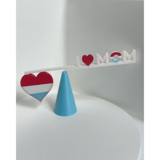 I ❤️ MOM Balancing Sculpture – National Flag Edition