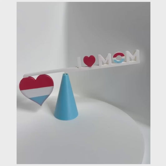I ❤️ MOM Balancing Sculpture – National Flag Edition